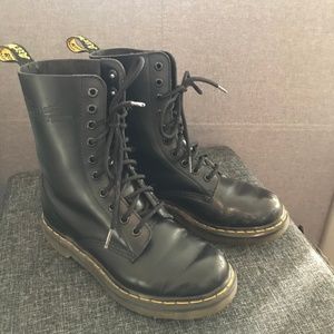 1490 Dr. Martens (10 eye boots) in Black Leather